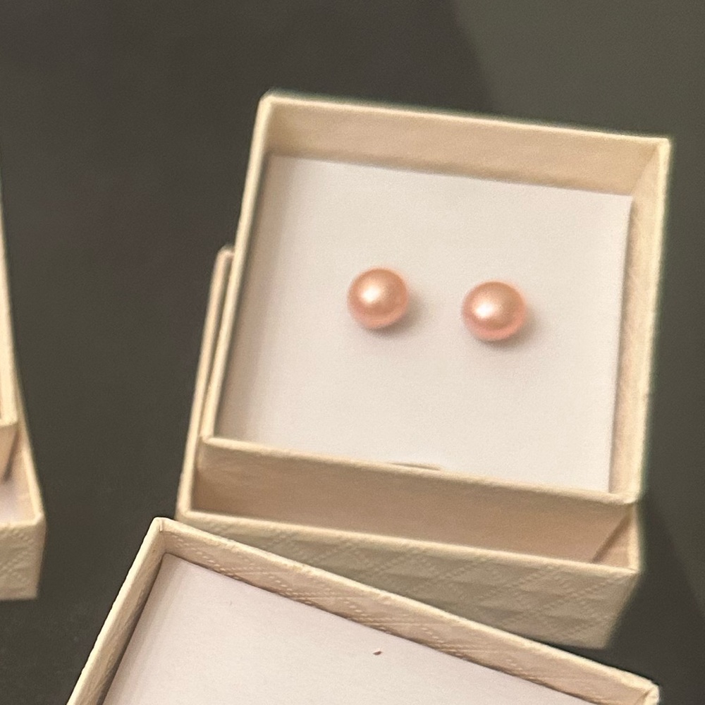 Honora gift box set of 5 pairs of cultured pearl pierced earrings. New. - Picture 4 of 9